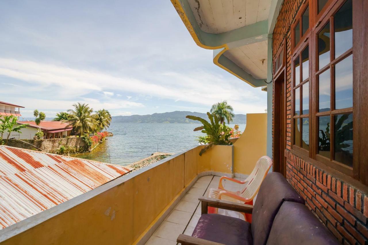 Reddoorz @ Tuktuk Danau Toba Hotel Exterior photo