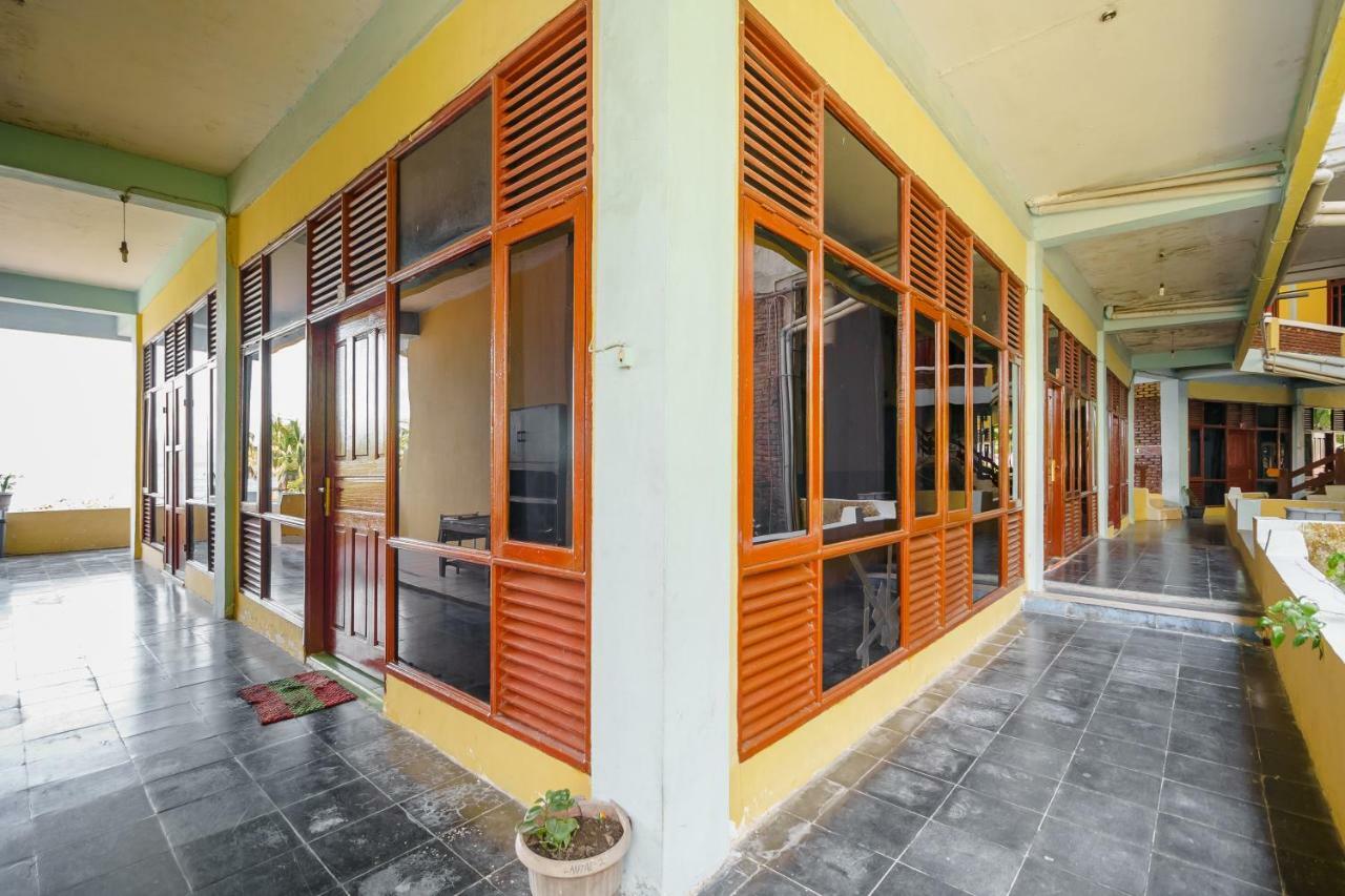 Reddoorz @ Tuktuk Danau Toba Hotel Exterior photo