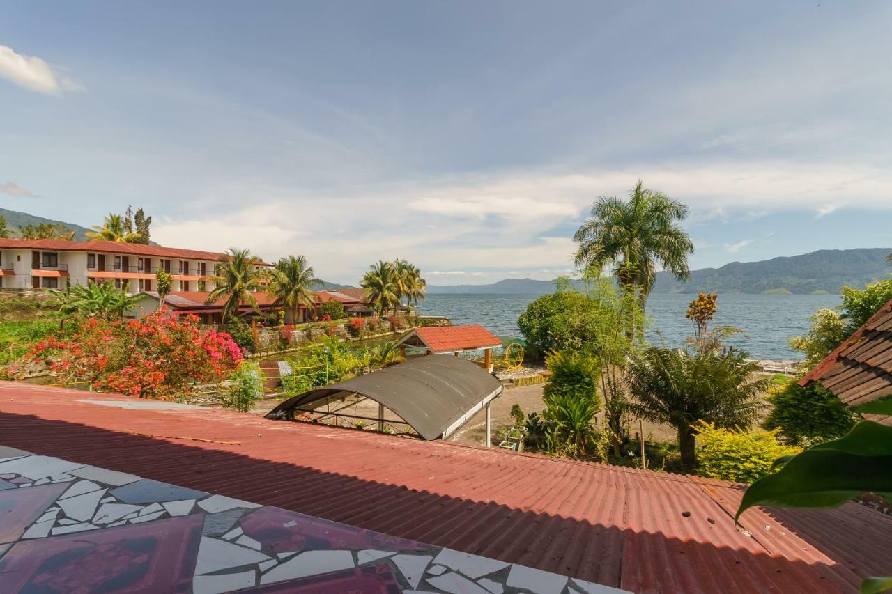 Reddoorz @ Tuktuk Danau Toba Hotel Exterior photo