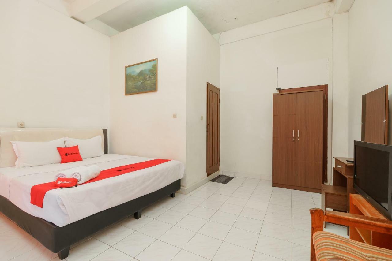 Reddoorz @ Tuktuk Danau Toba Hotel Exterior photo